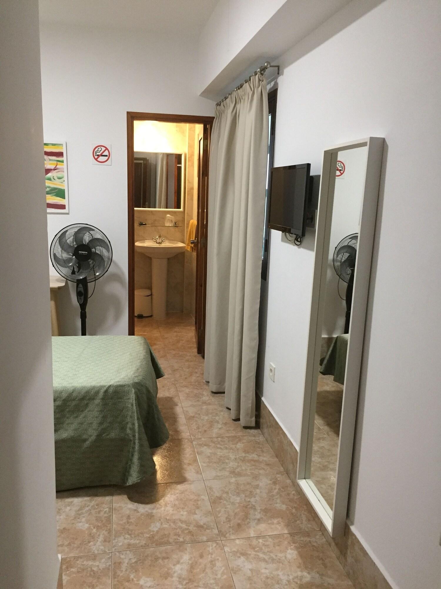 Hostal Residencia Cardona Arrecife  Exteriör bild