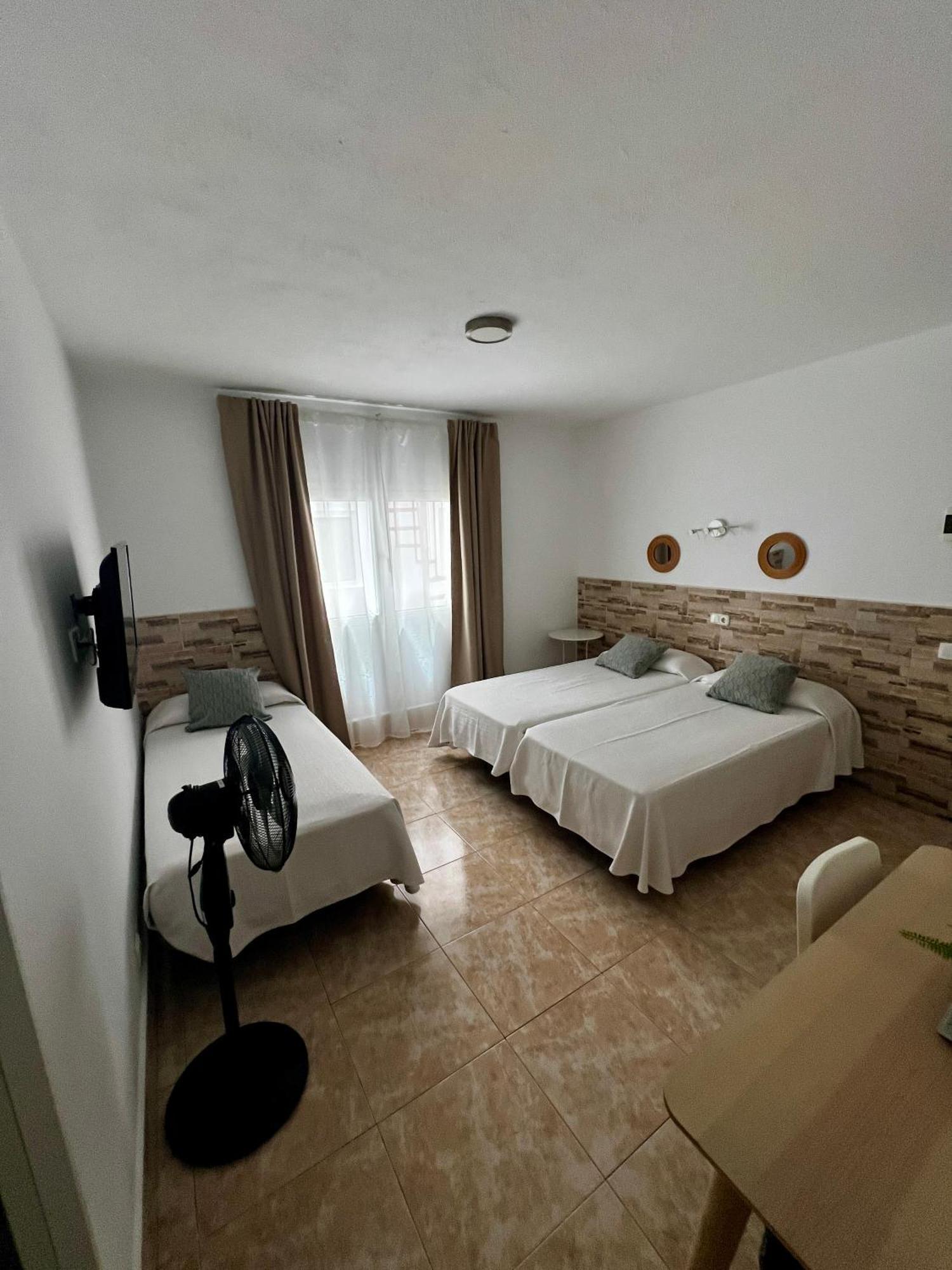 Hostal Residencia Cardona Arrecife  Exteriör bild
