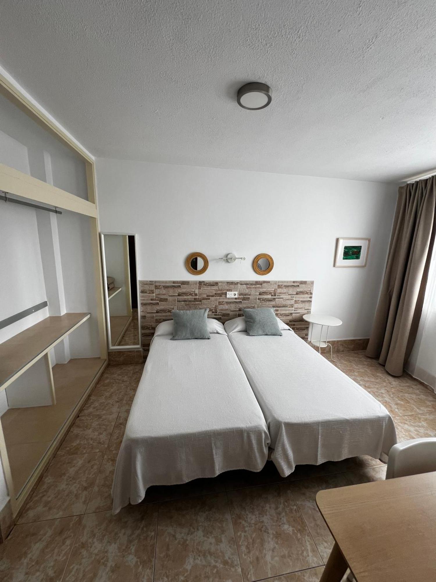 Hostal Residencia Cardona Arrecife  Exteriör bild