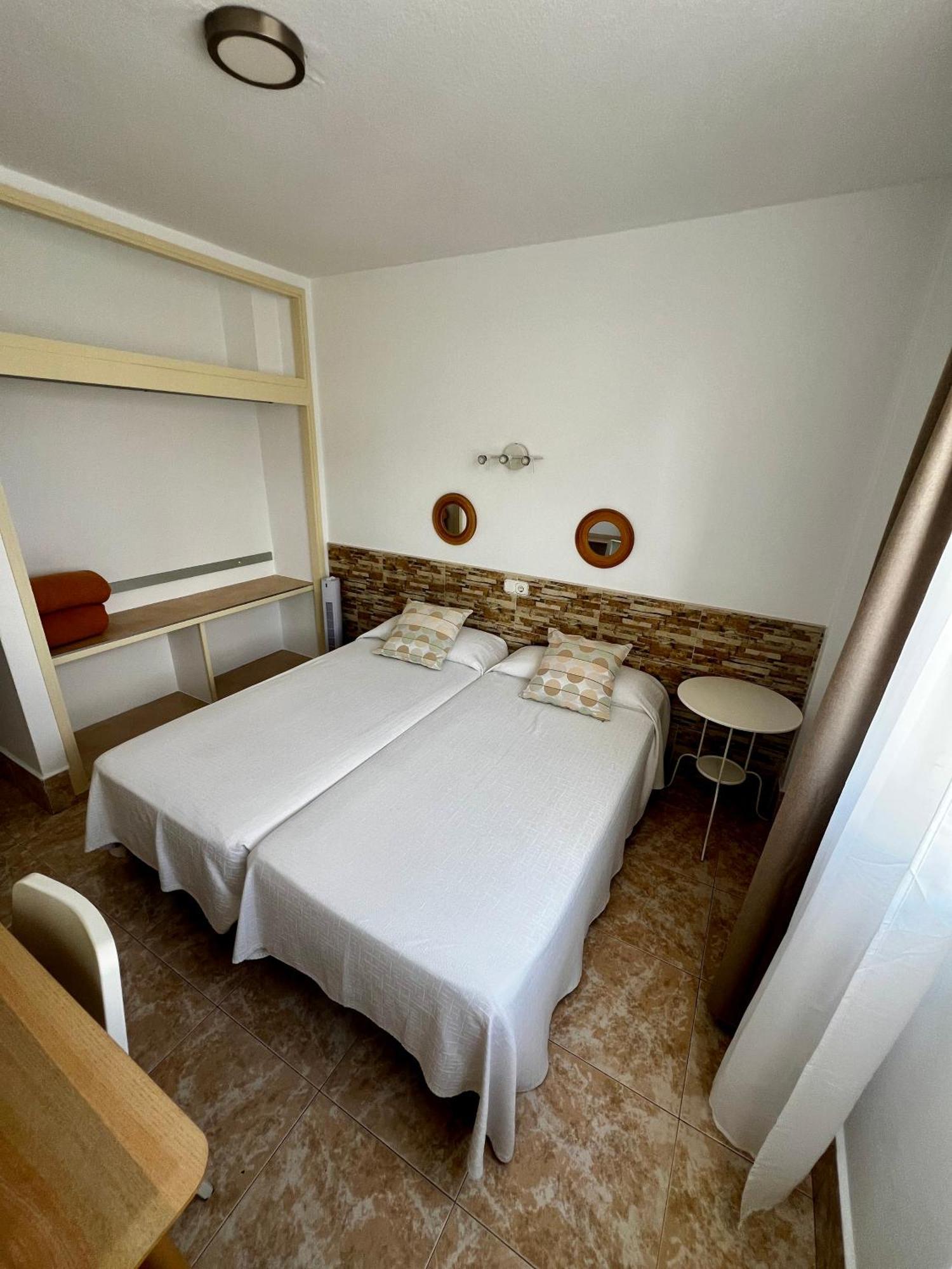 Hostal Residencia Cardona Arrecife  Exteriör bild