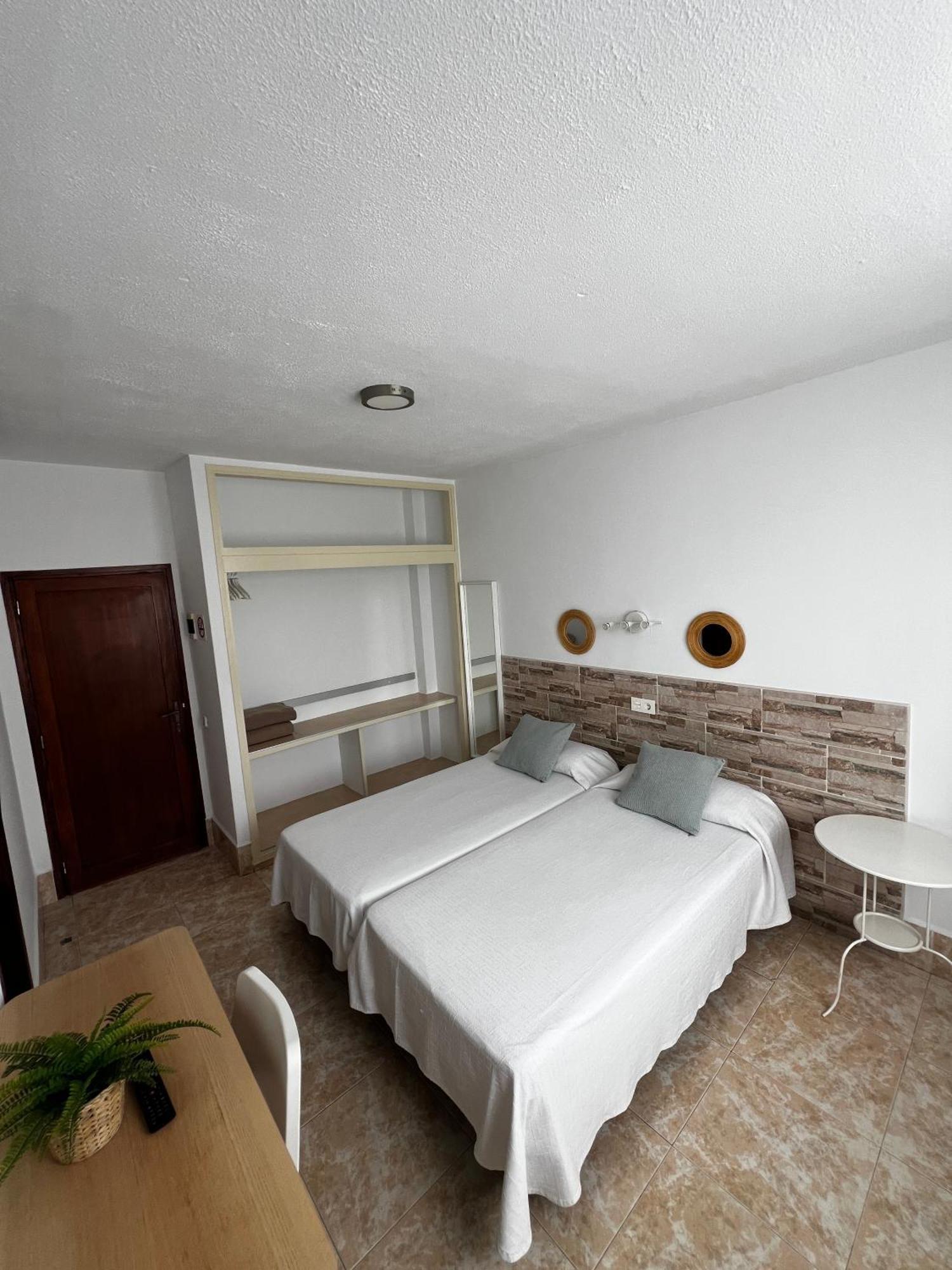 Hostal Residencia Cardona Arrecife  Exteriör bild