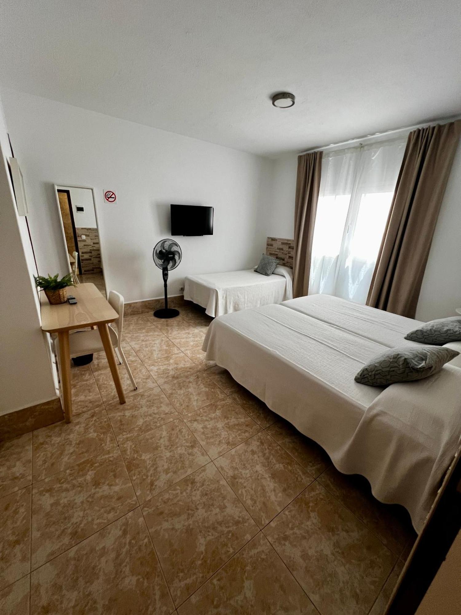 Hostal Residencia Cardona Arrecife  Exteriör bild