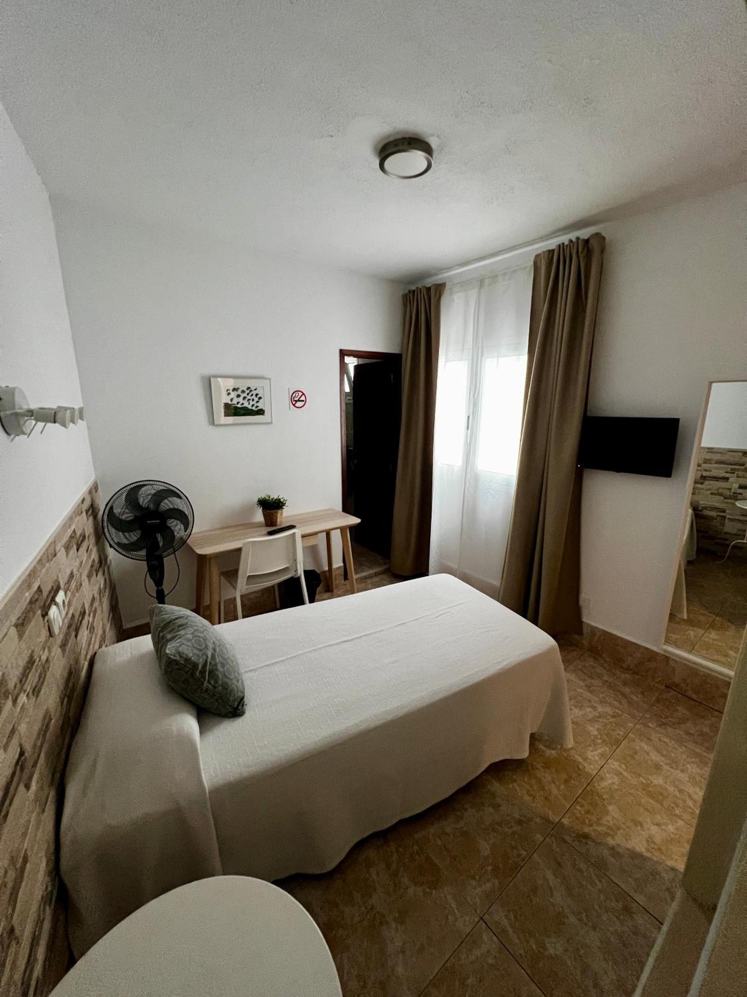 Hostal Residencia Cardona Arrecife  Exteriör bild