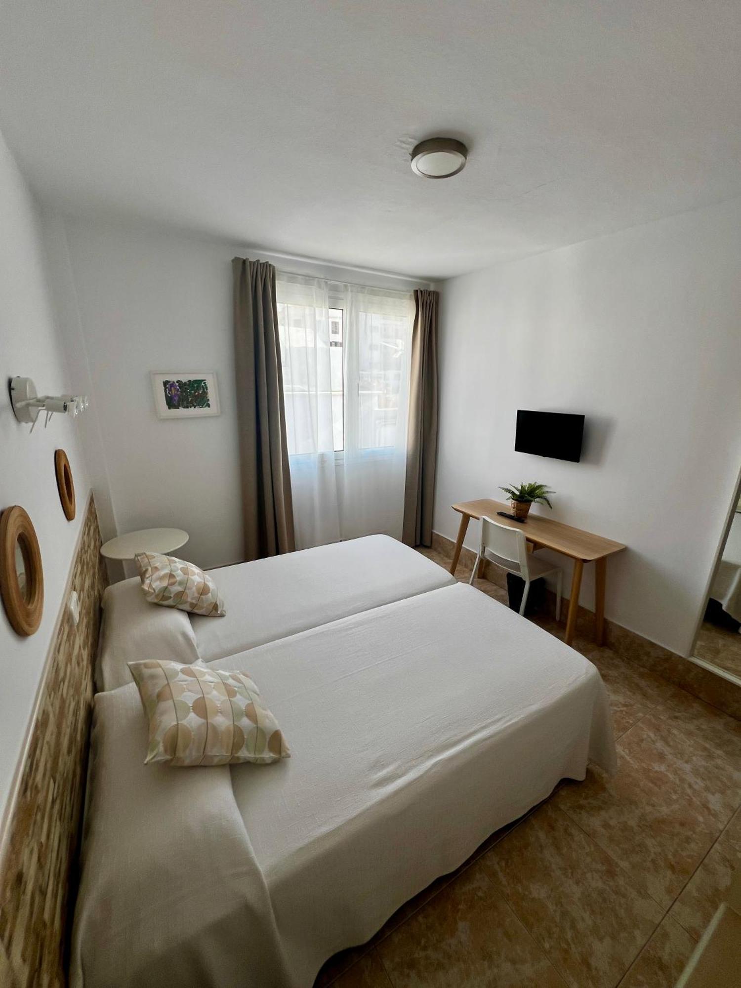 Hostal Residencia Cardona Arrecife  Exteriör bild