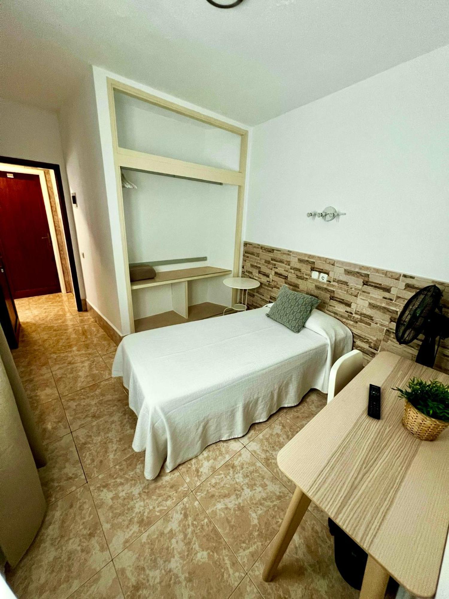Hostal Residencia Cardona Arrecife  Exteriör bild